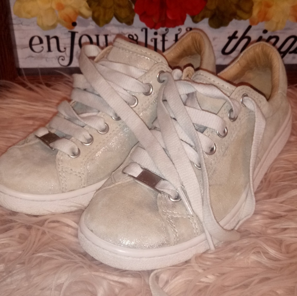 Uggs tennis shoes